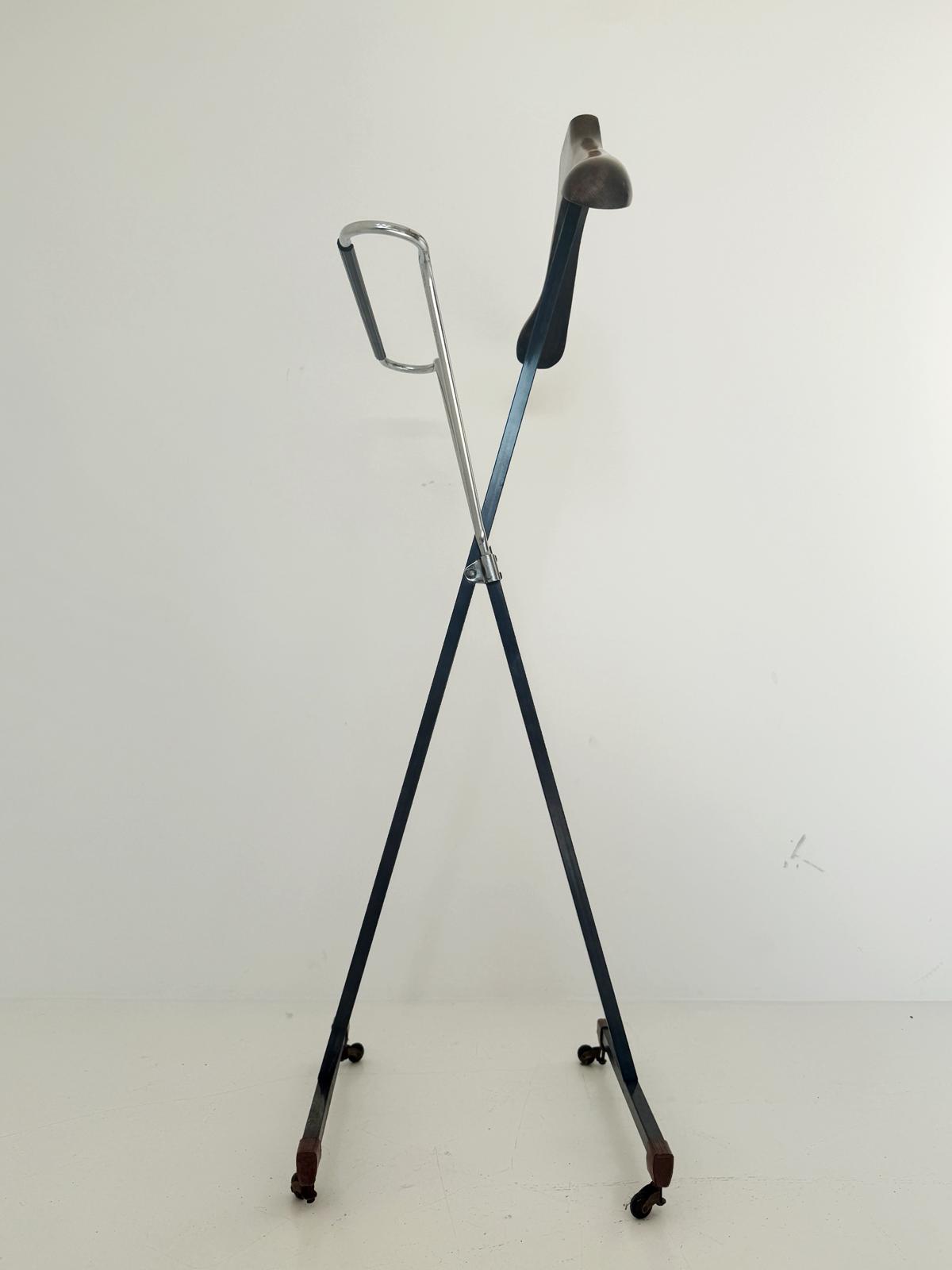 Servomuto vintage con struttura in metallo e legno – anni '70