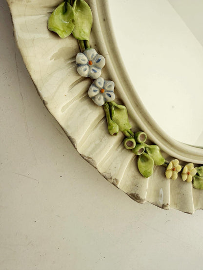 Oval mirror in enamelled ceramic