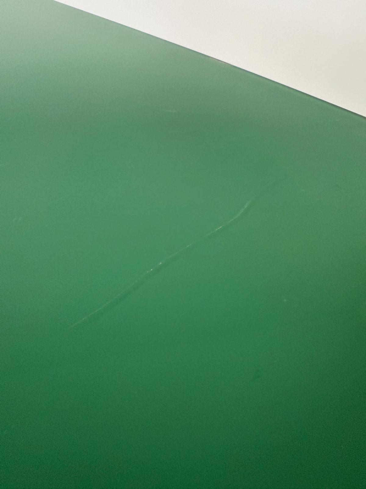 Tavolo con piano verde