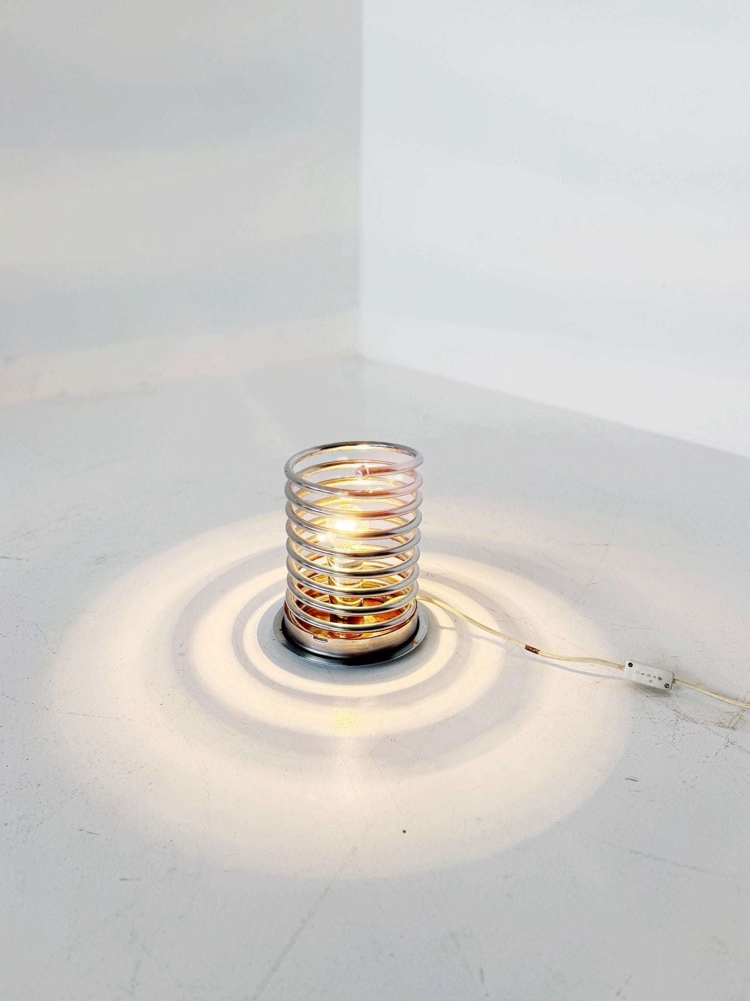 Table lamp (or floor lamp) with a strong space-age feel