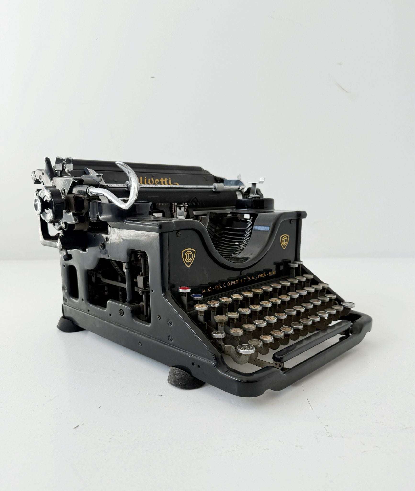 Olivetti M40 Black Typewriter — 1930s