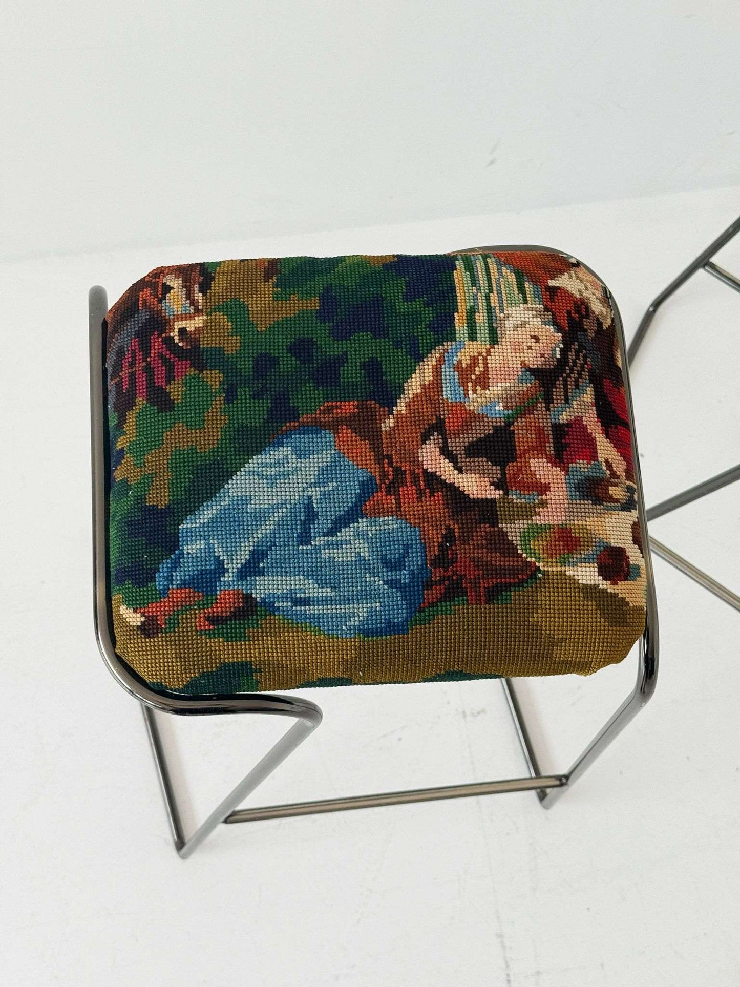 Pair of stools with a vintage half-stitch