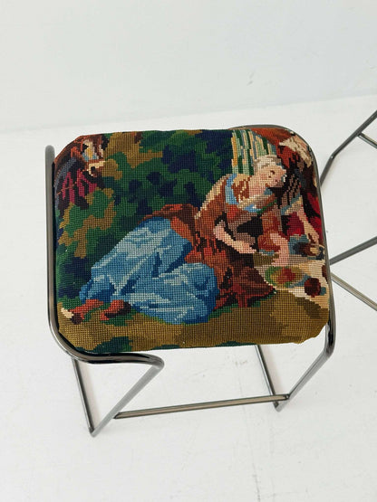 Pair of stools with a vintage half-stitch