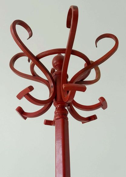 Red coat stand in curved wood – Thonet style