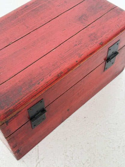 Chinese Red-Lacquered Box – Qing Dynasty, 19th Century