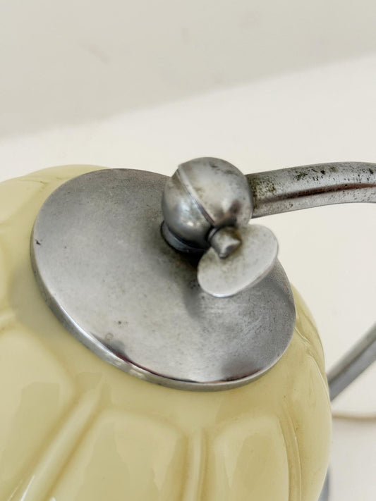 Coppia di lampade da tavolo Space Age in metallo cromato e vetro giallo, anni '60