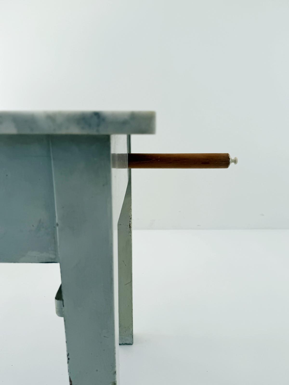 Tavolo con piano in marmo