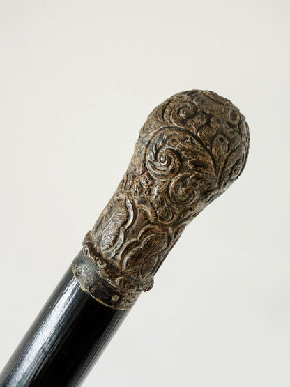Bastone da passeggio con impugnatura incisa, inizi ’900