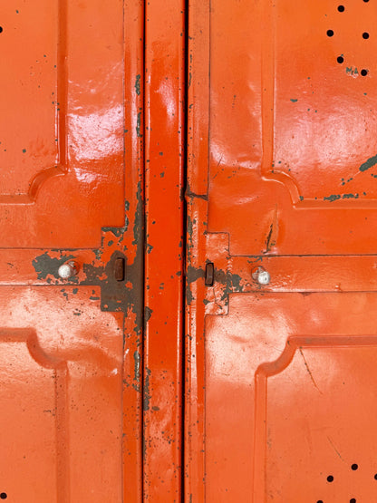 Armadietto in ferro con due ante