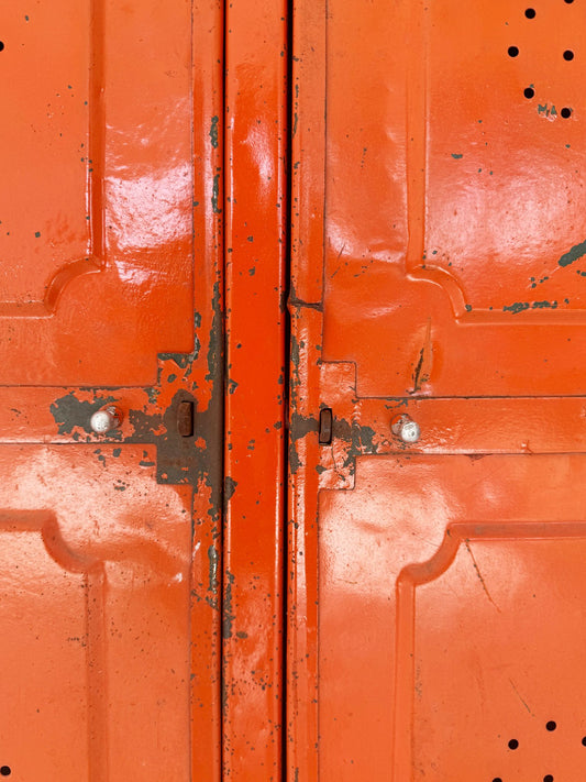 Armadietto in ferro con due ante