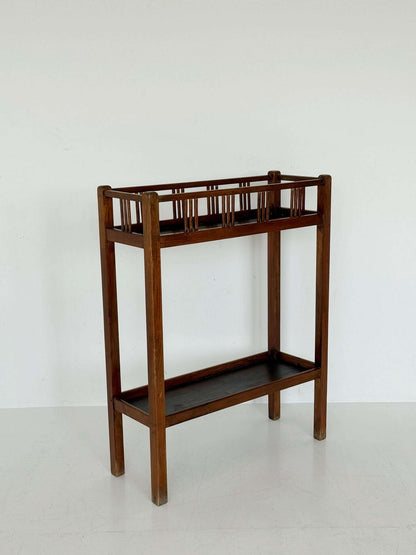 Solid wood Arts & Crafts étagère / plant stand, early 20th century