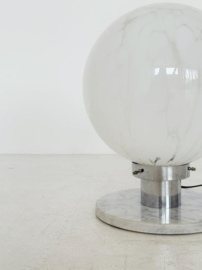 Lampada da tavolo con base in marmo
