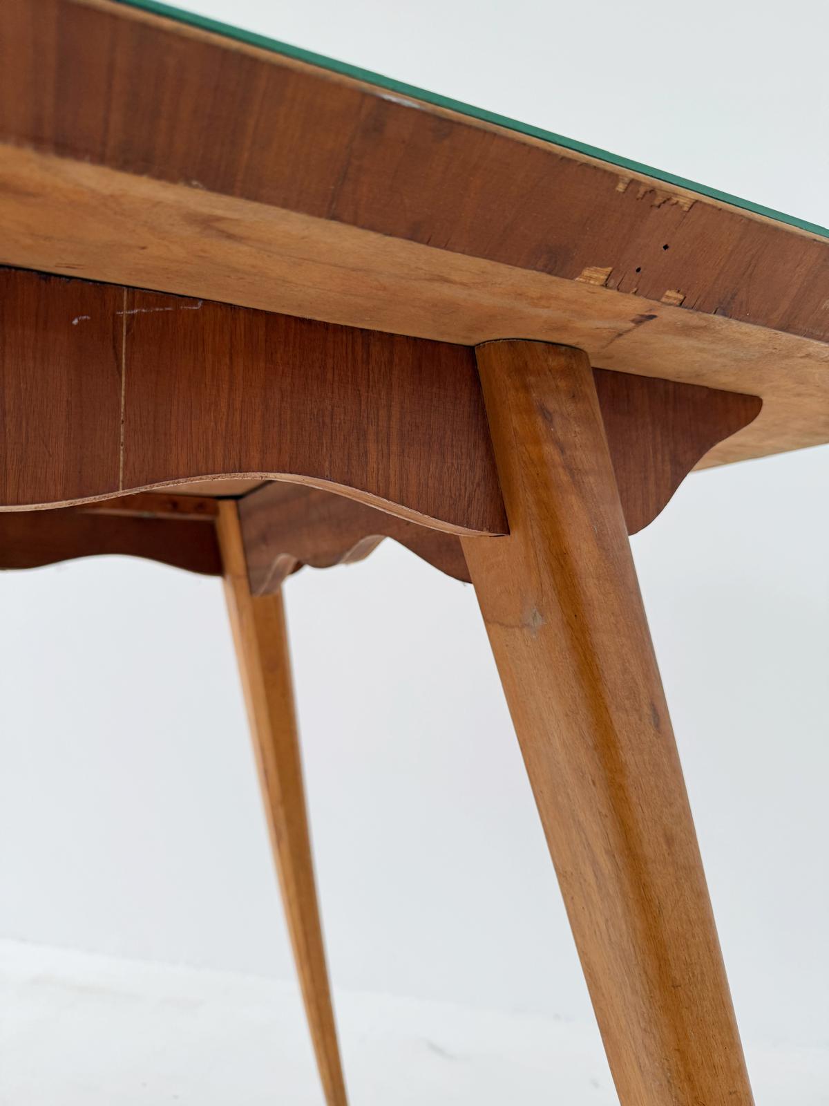 Tavolo con piano verde