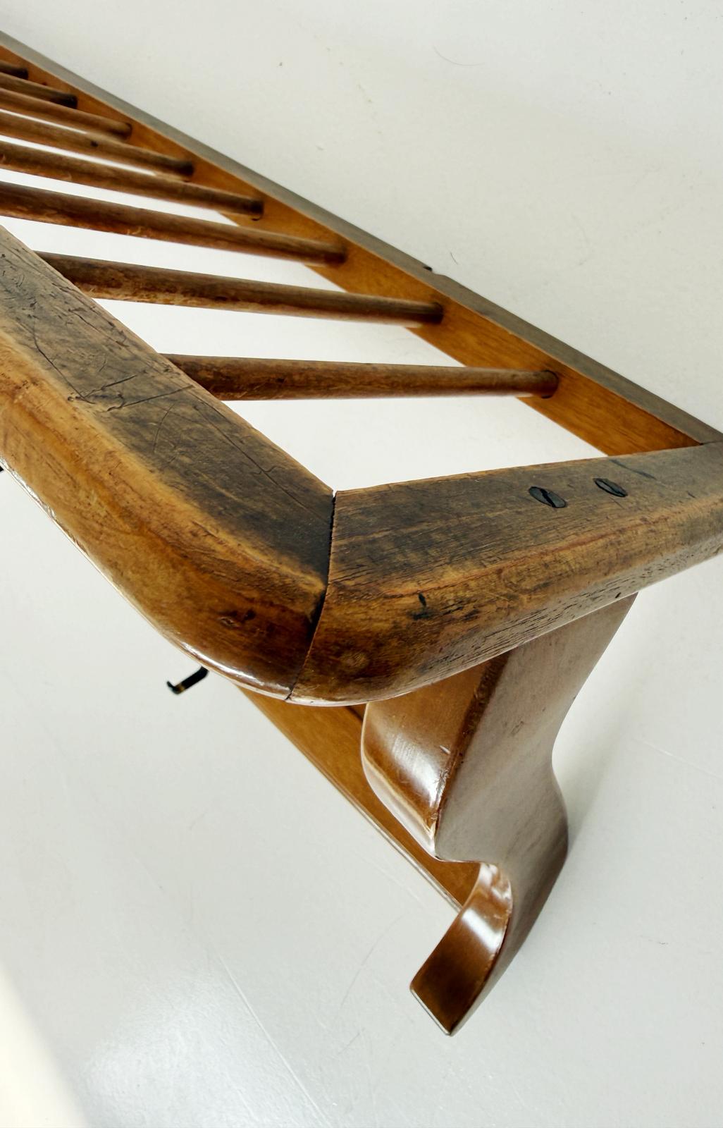 Appendiabiti in legno