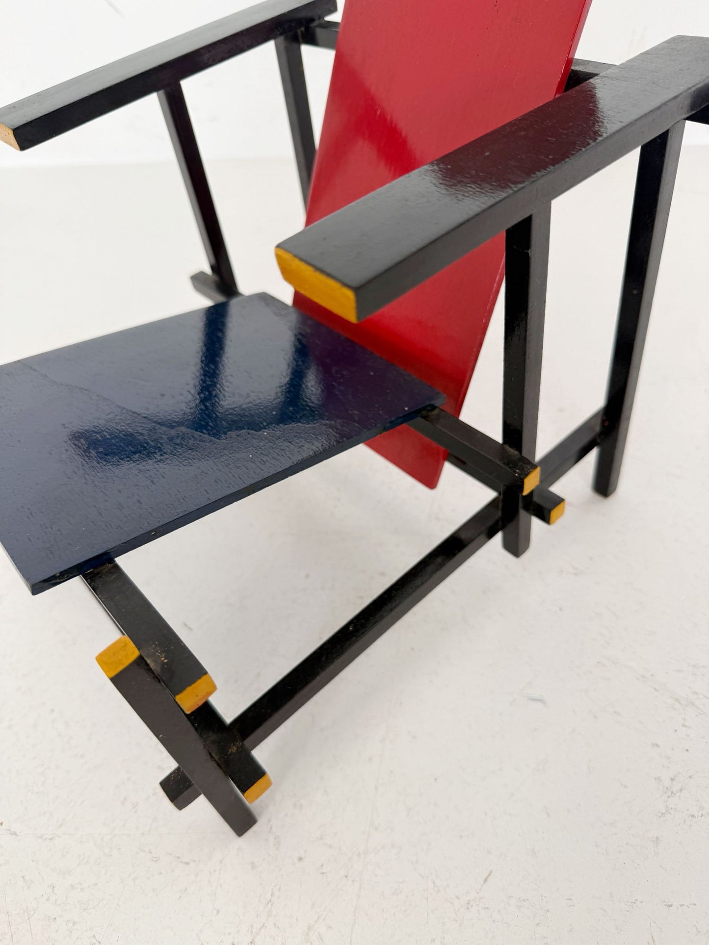 Modellino Red and Blue Chair – Gerrit Thomas Rietveld