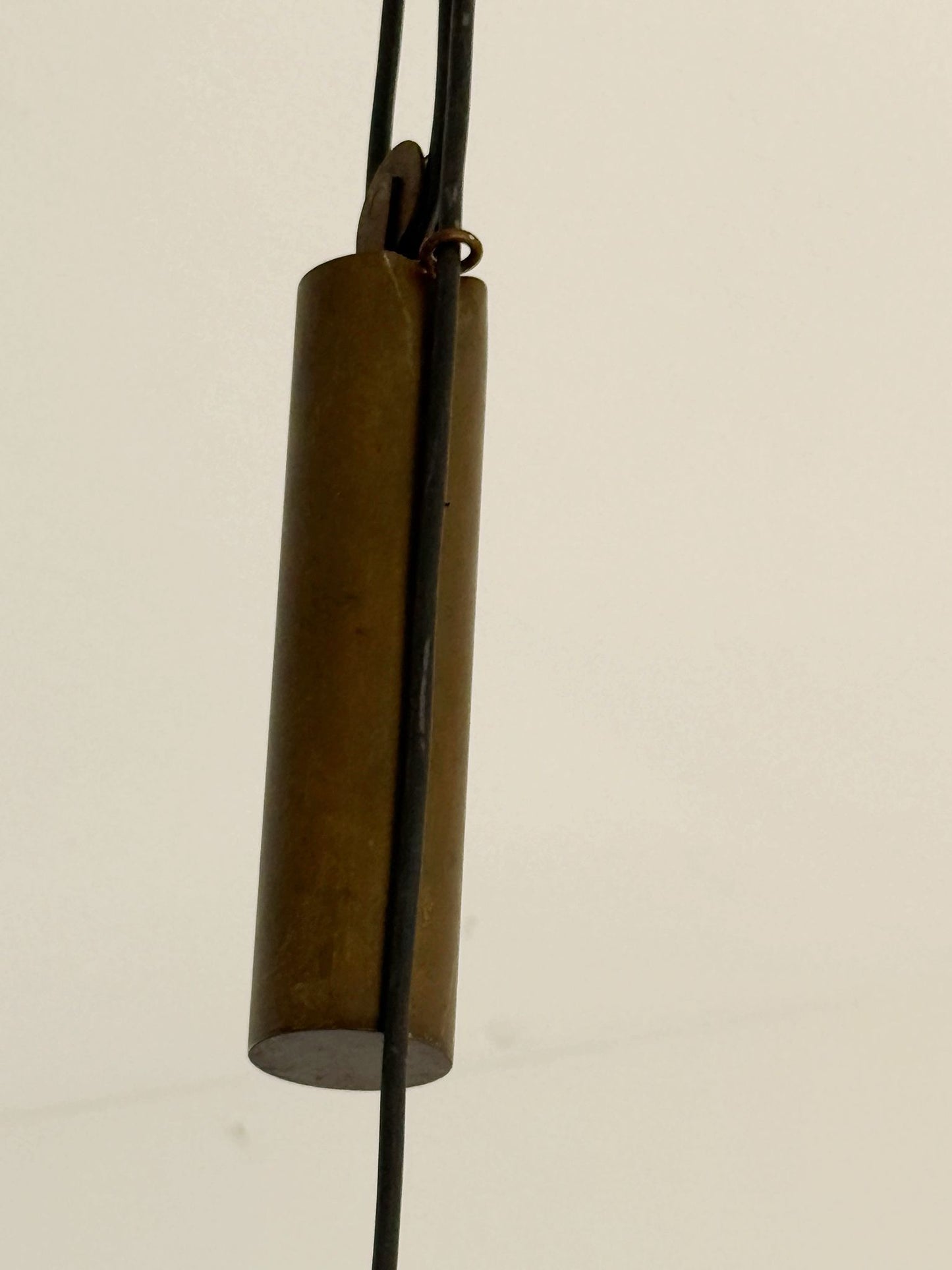 Lampadario a carrucola anni ’60/’70 in metallo verniciato avorio
