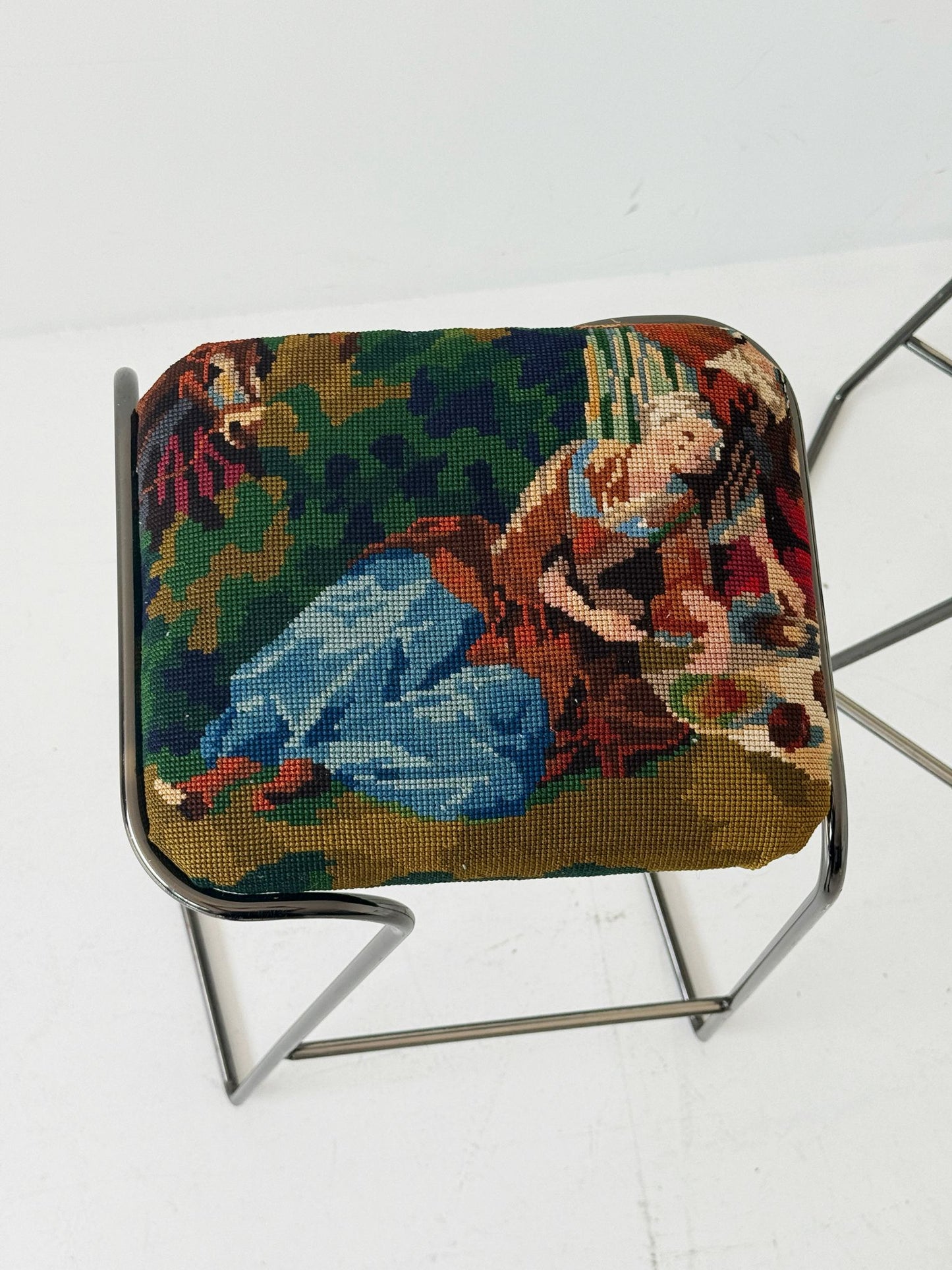 Pair of stools with a vintage half-stitch