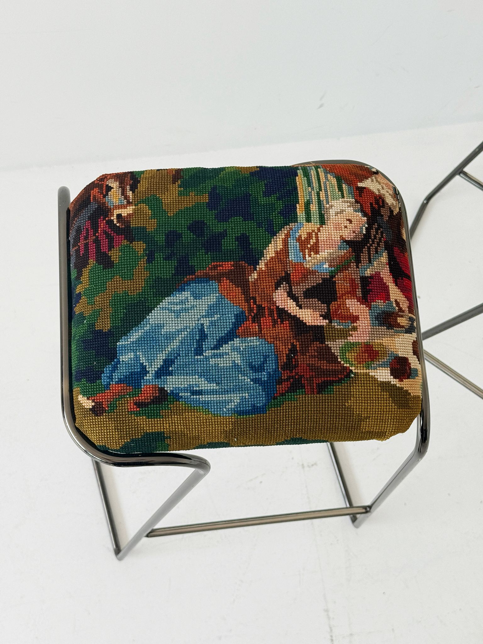 Pair of stools with a vintage half-stitch