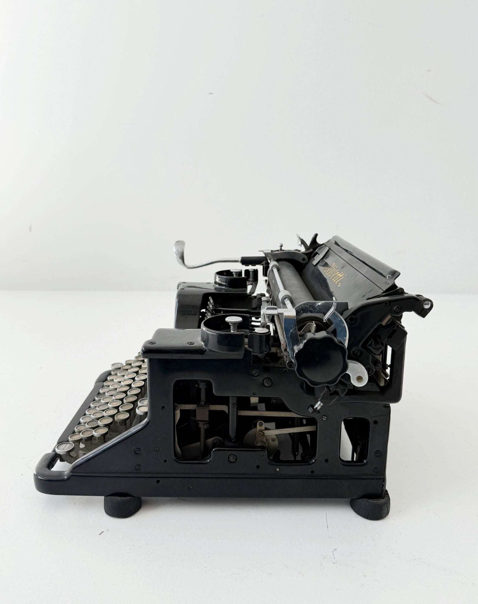 Olivetti M40 Black Typewriter — 1930s