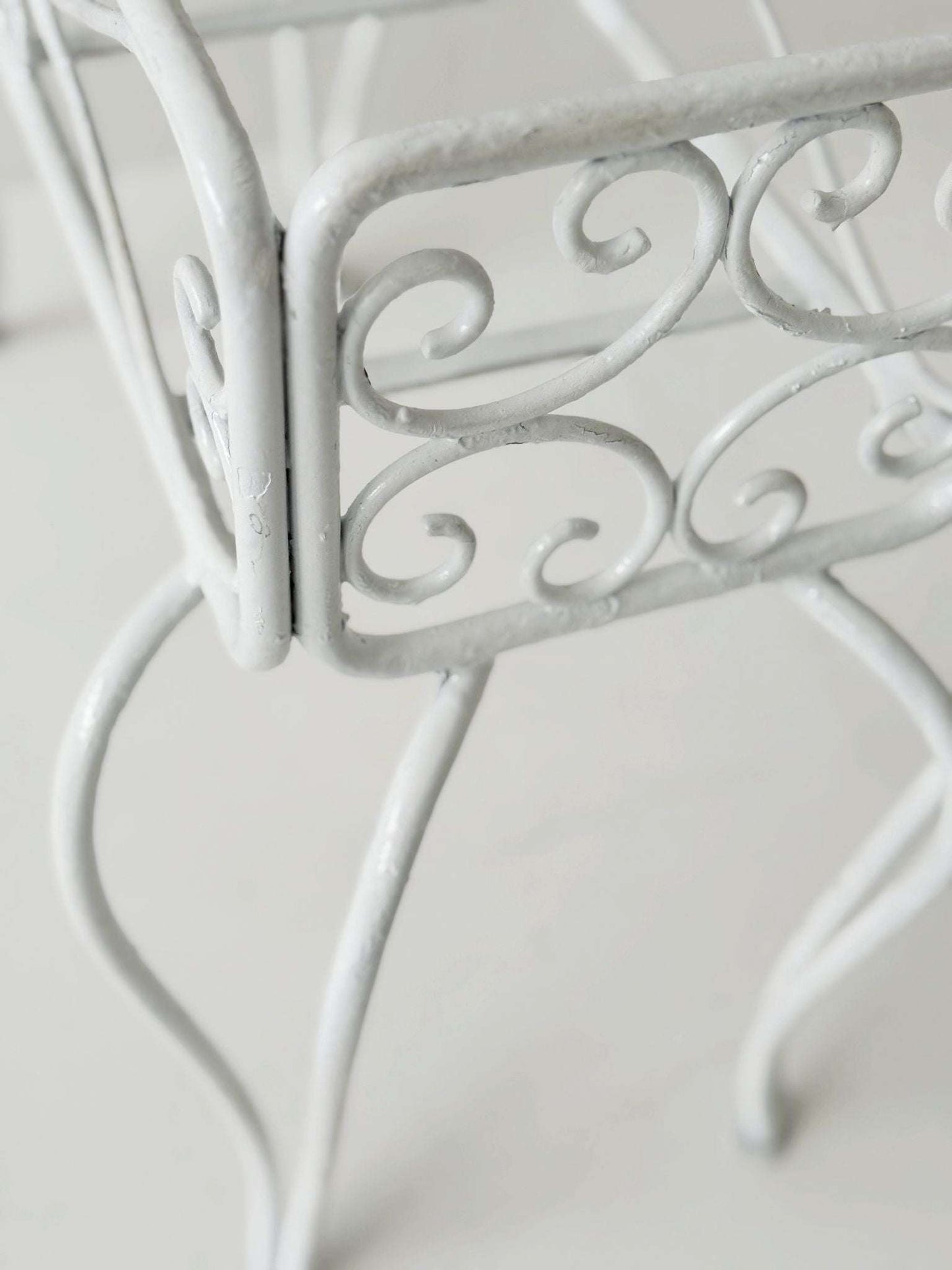 White lacquered iron flowerpot/planter, 1950s