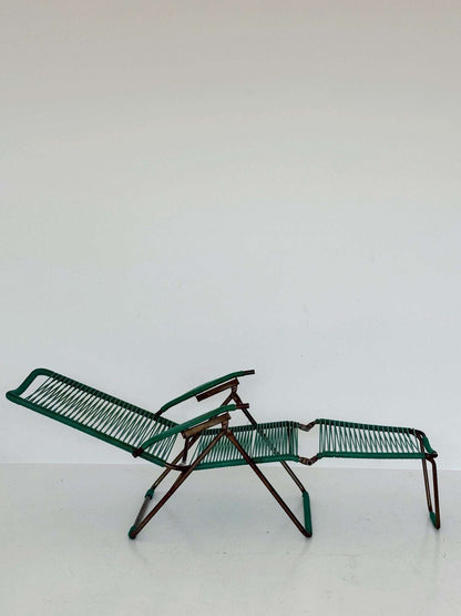 folding deck chair with footrest