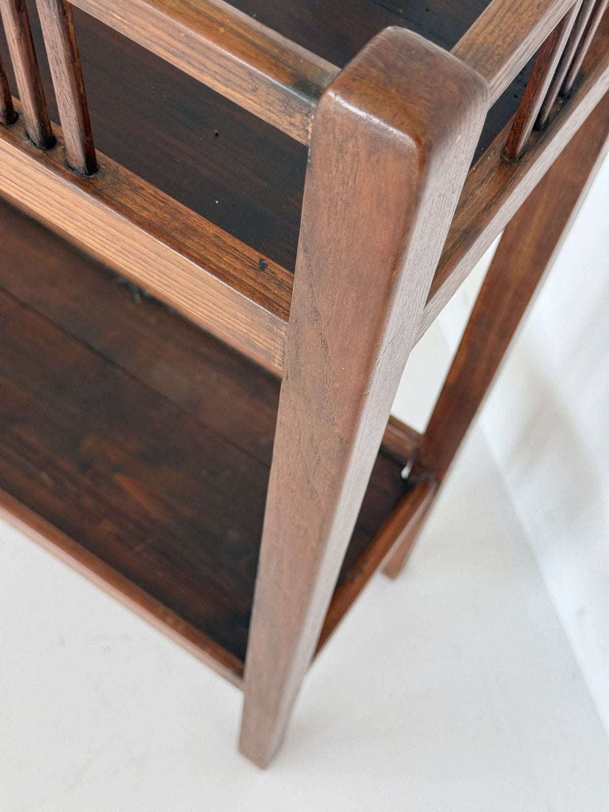 Solid wood Arts & Crafts étagère / plant stand, early 20th century