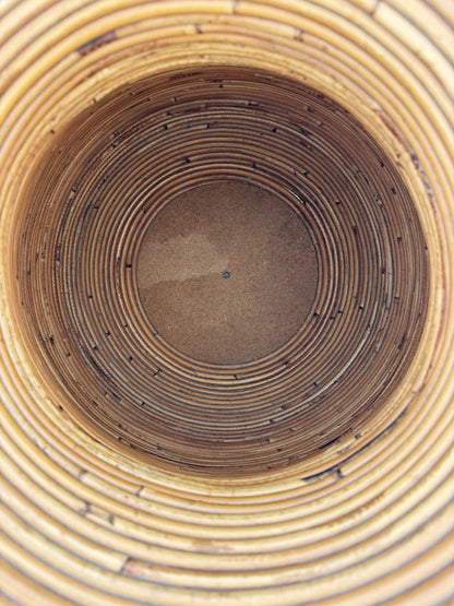 Contenitore con coperchio in rattan, seconda metà del XX secolo.