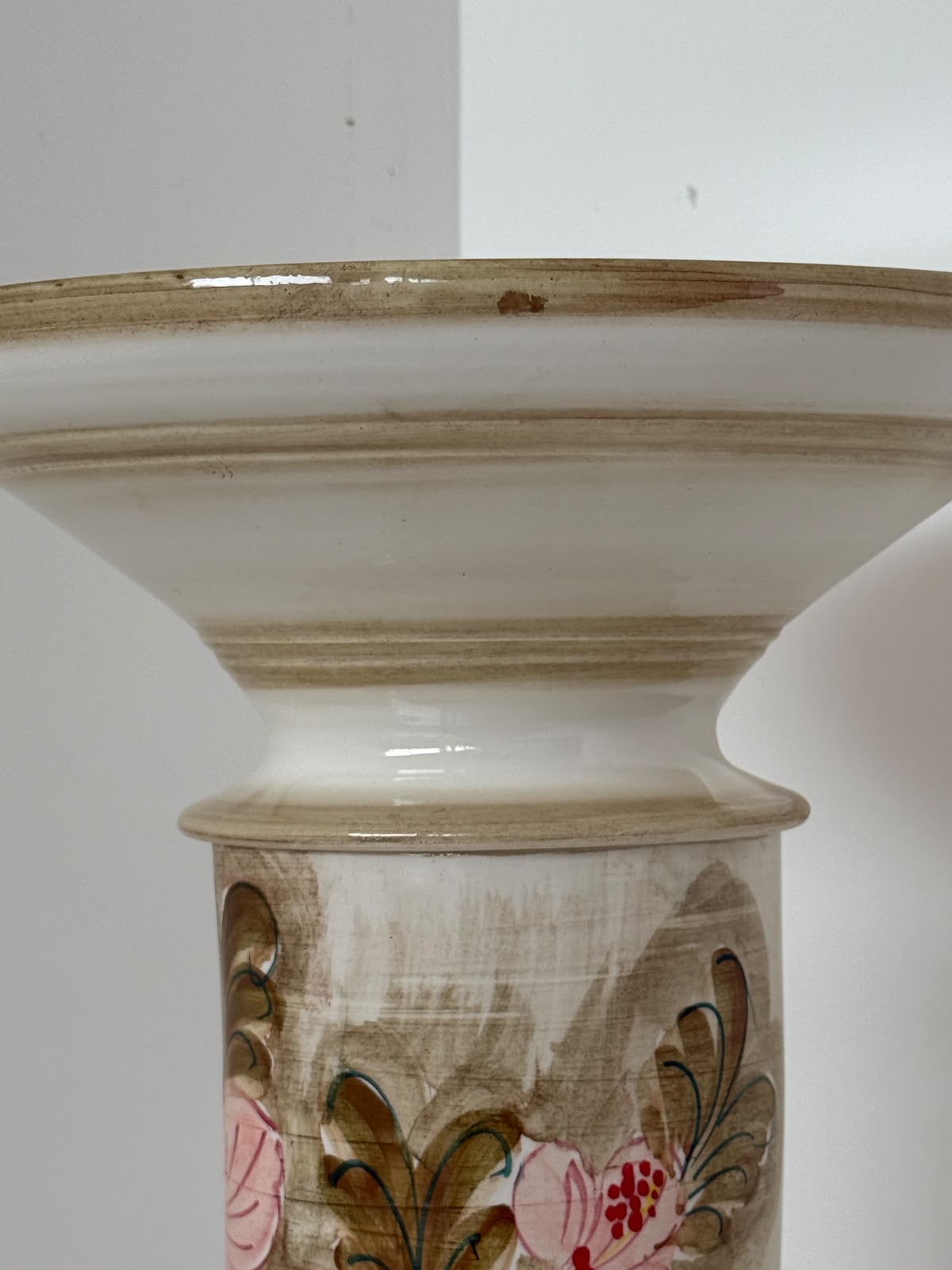 Supporto per piante in ceramica dipinto a mano
