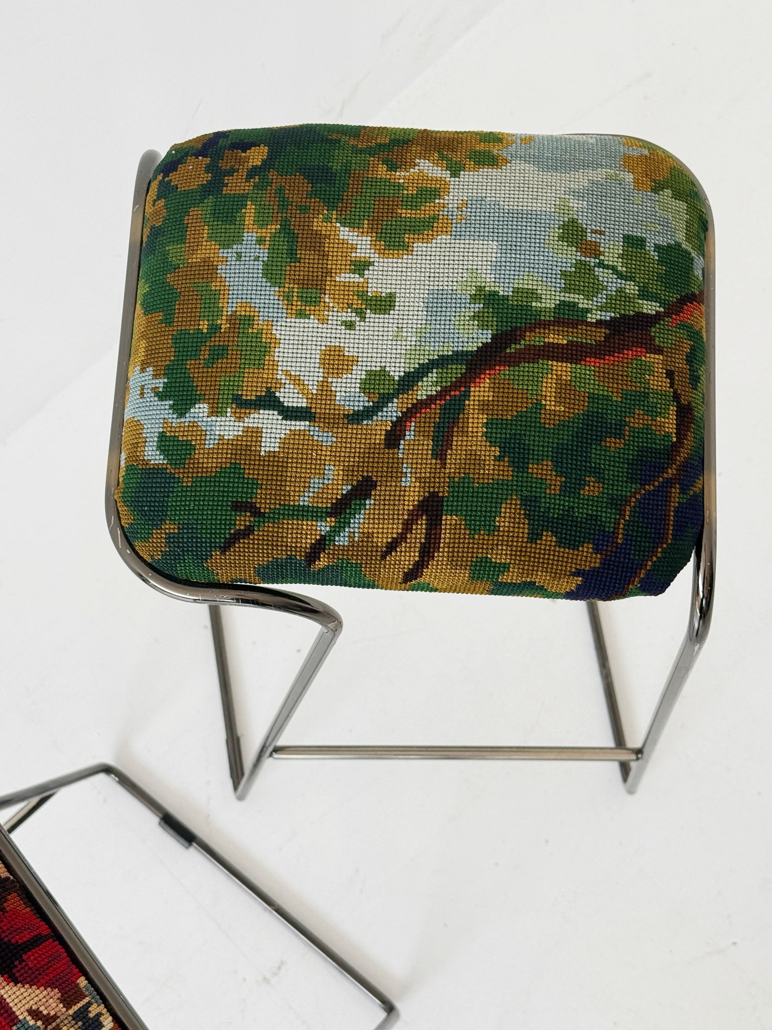 Pair of stools with a vintage half-stitch