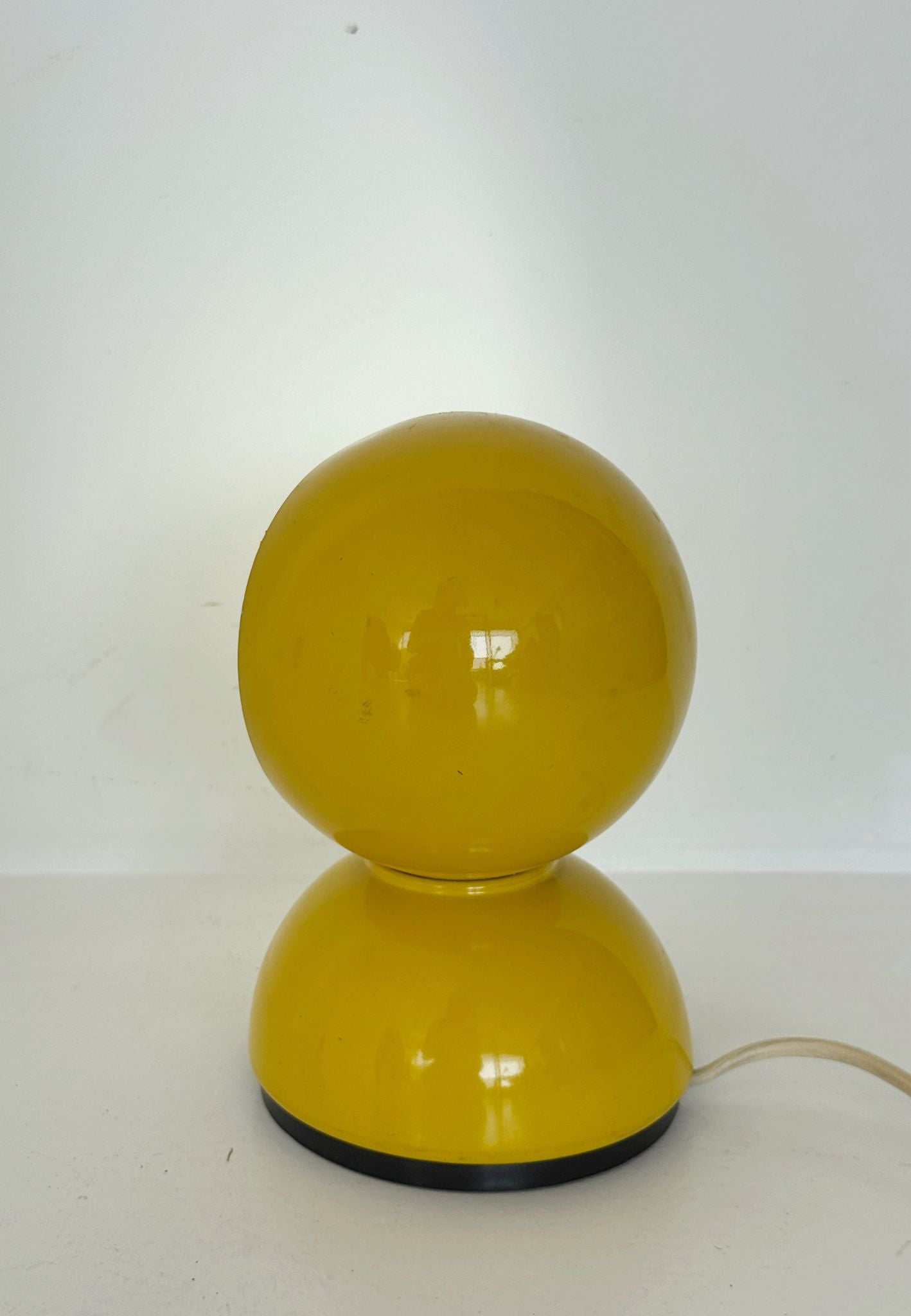 Eclisse Lampada da tavolo – Vico Magistretti per Artemide