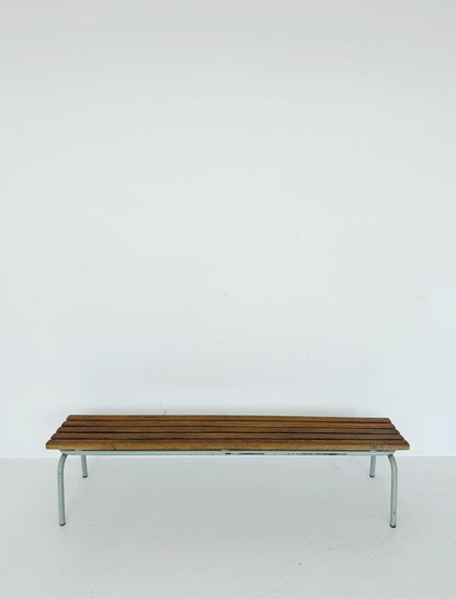 Panca minimalista in legno e metallo laccato, anni '60