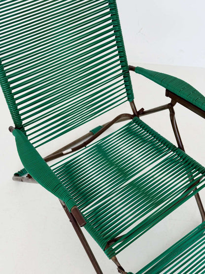 folding deck chair with footrest