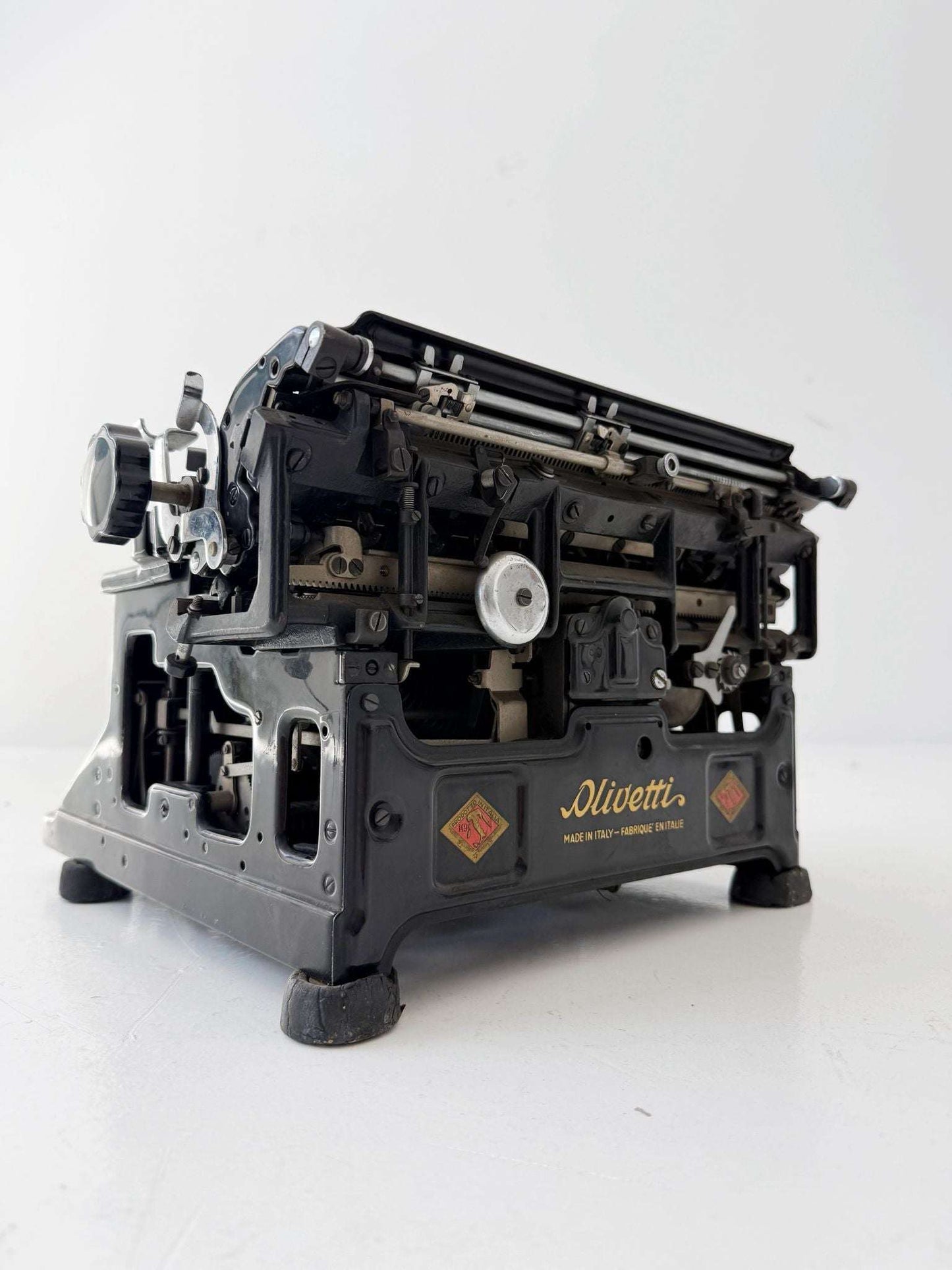 Olivetti M40 Black Typewriter — 1930s