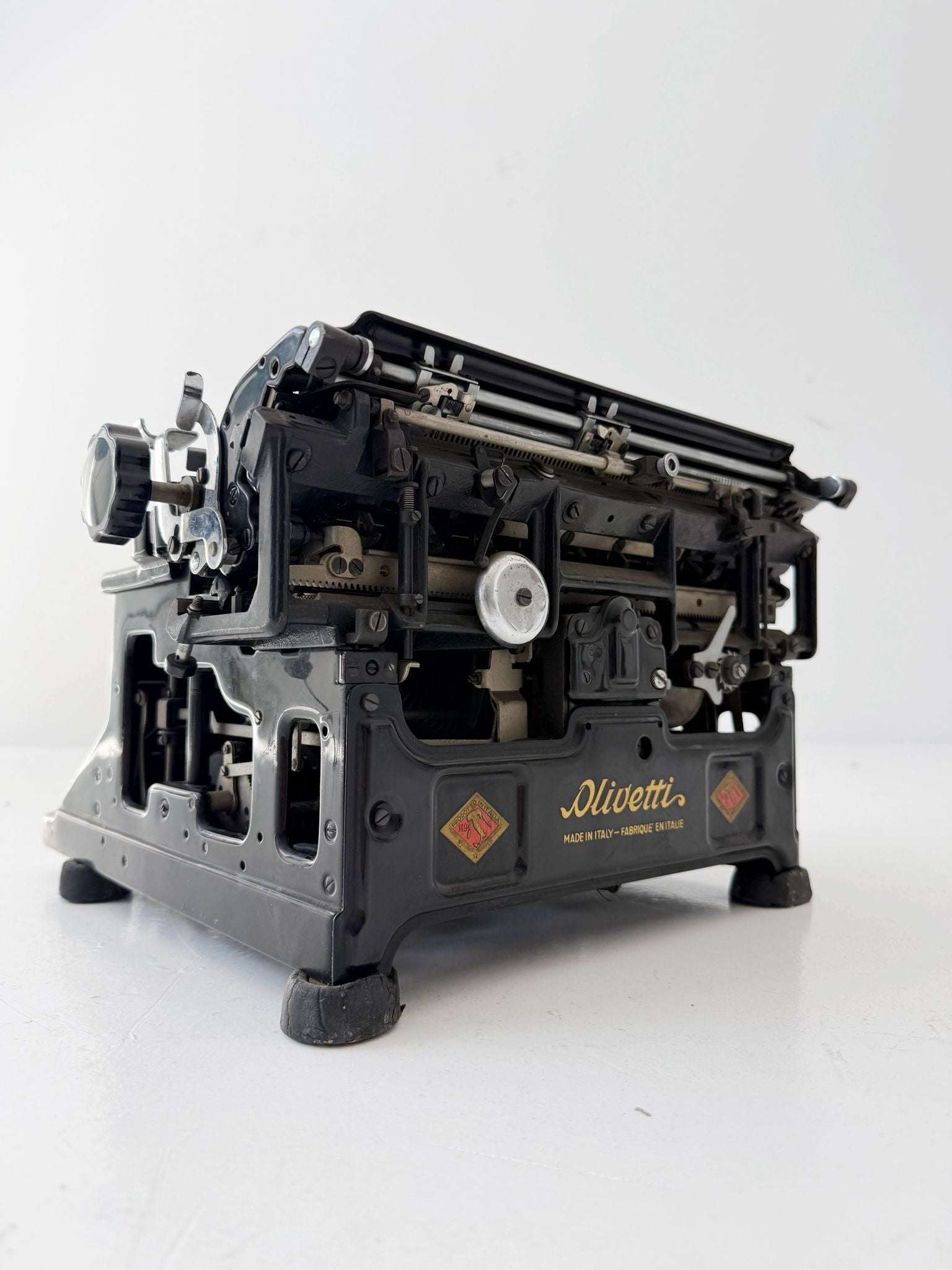 Olivetti M40 Black Typewriter — 1930s
