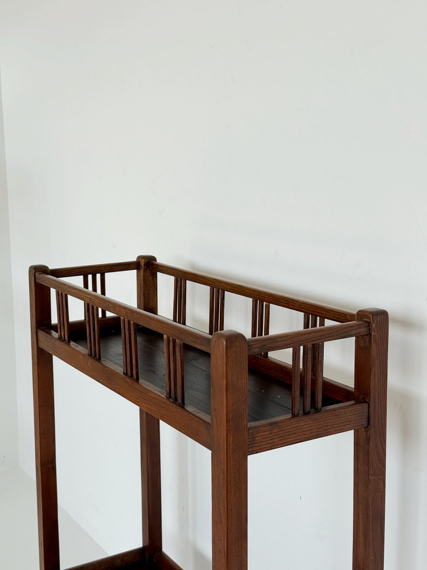 Solid wood Arts & Crafts étagère / plant stand, early 20th century