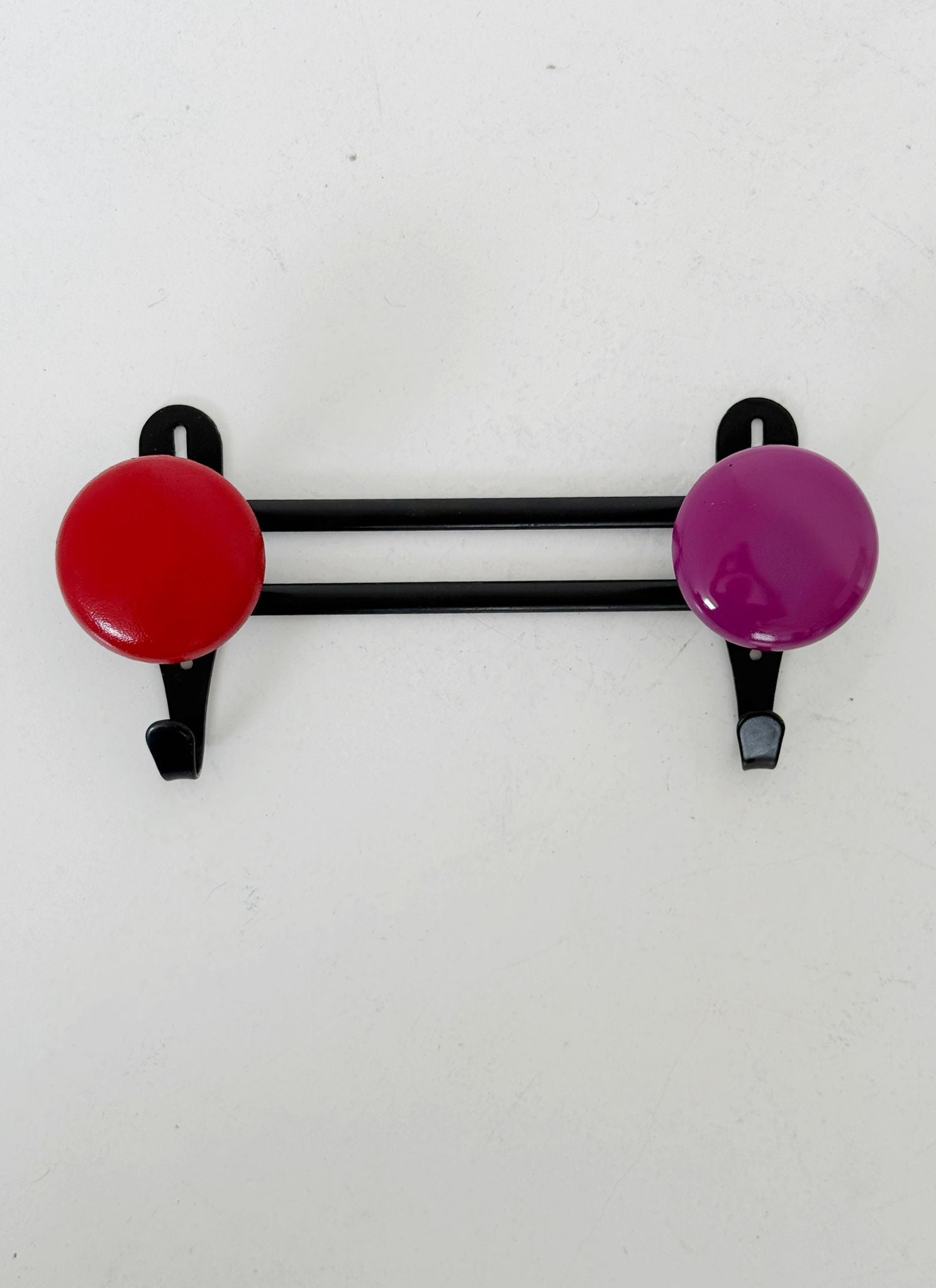 Pop hanger in metal