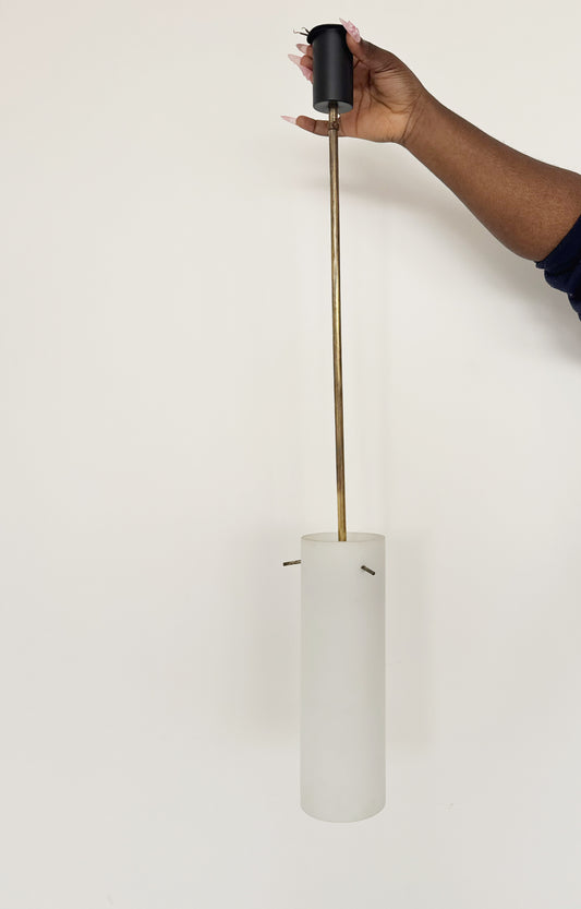 Lampadario vintage in ottone e vetro satinato