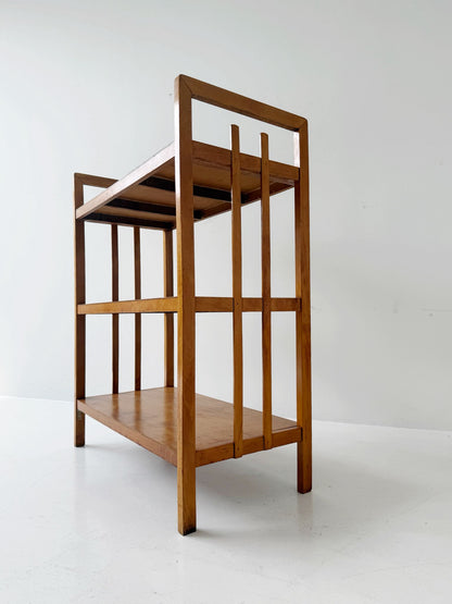 Libreria anni '60 con struttura in legno e ripiano superiore in legno laccato bianco