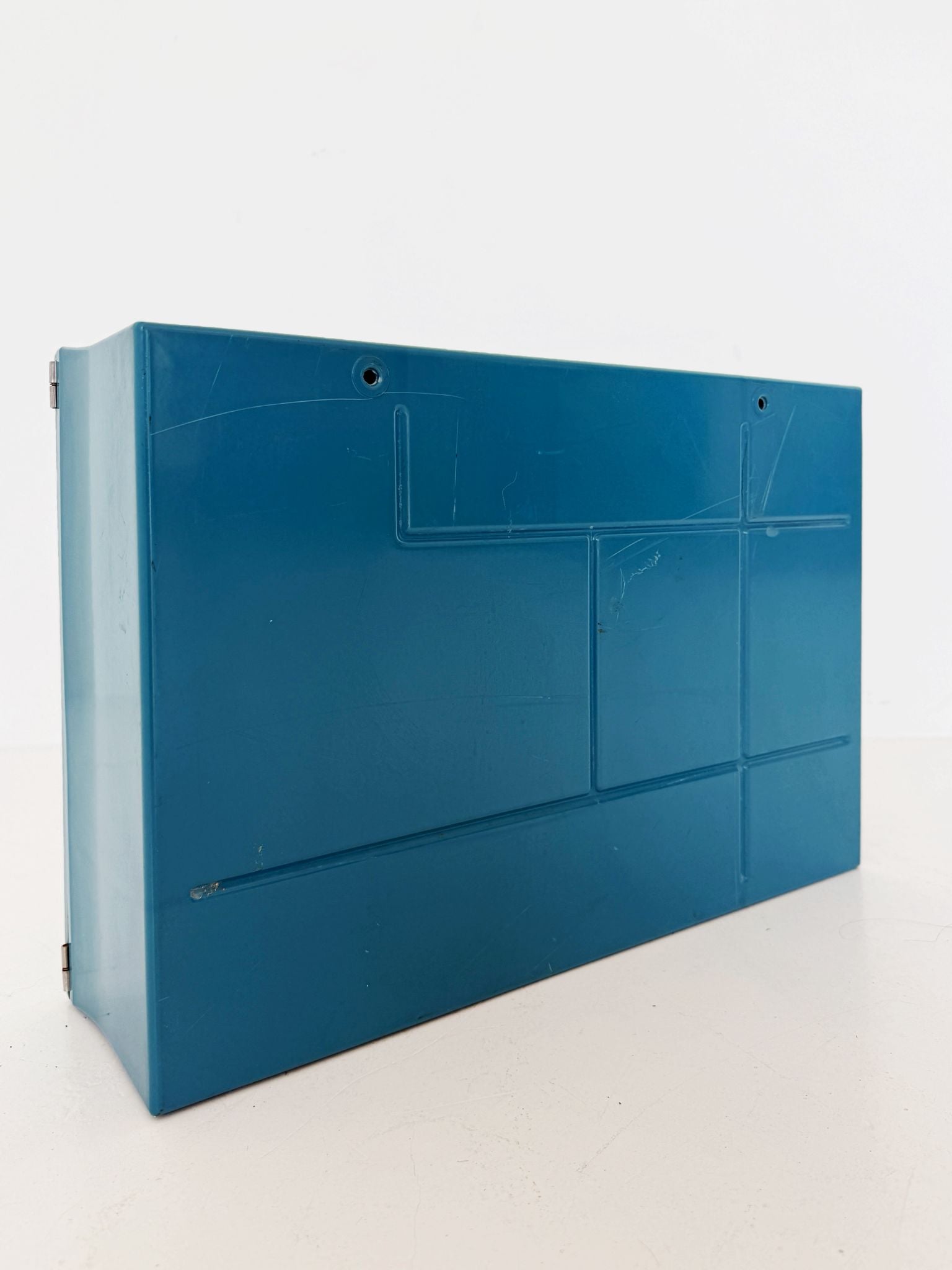 Contenitore pensile modulare in materiale plastico stampato, prodotto da Carrara &amp; Matta (C²M), modello Gardena, made in Italy.