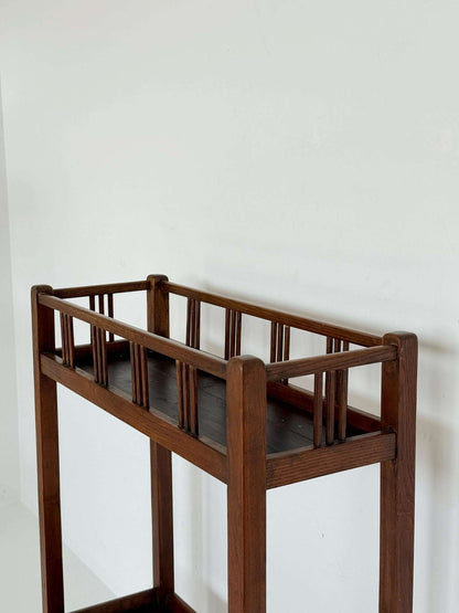 Solid wood Arts & Crafts étagère / plant stand, early 20th century