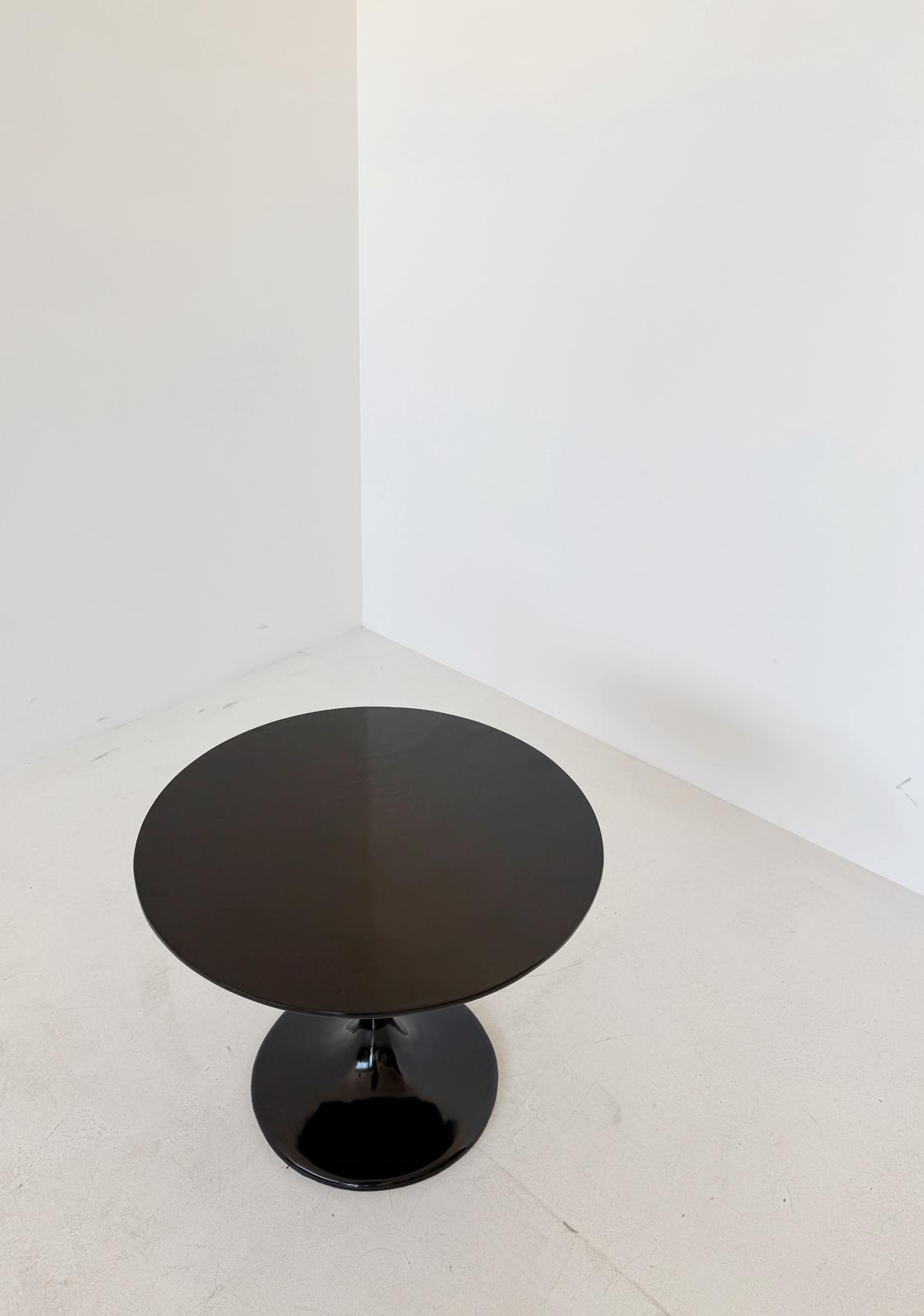 Tavolino modello Tulip