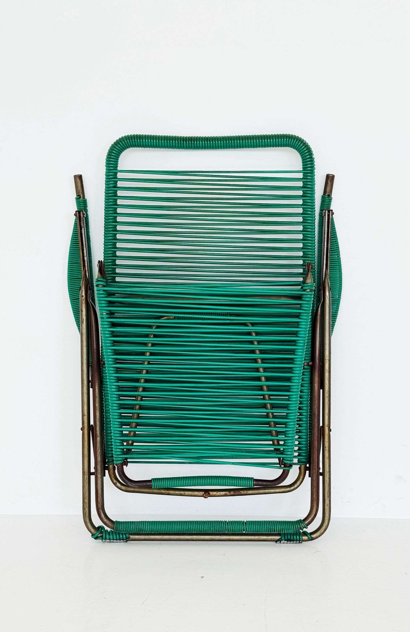 folding deck chair with footrest