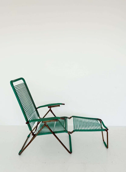 folding deck chair with footrest