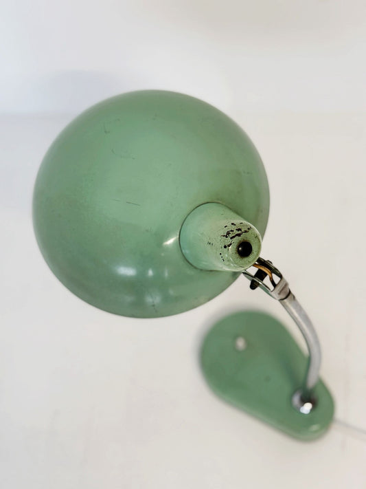 Lampada da tavolo vintage in metallo – Verde salvia (anni ’50/’60)
