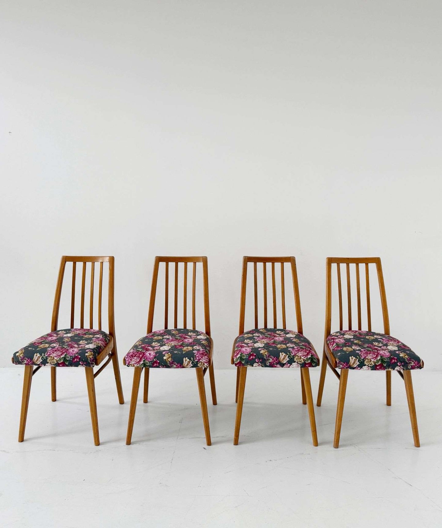 Set of 4 Czech chairs, 1960s – new upholstery