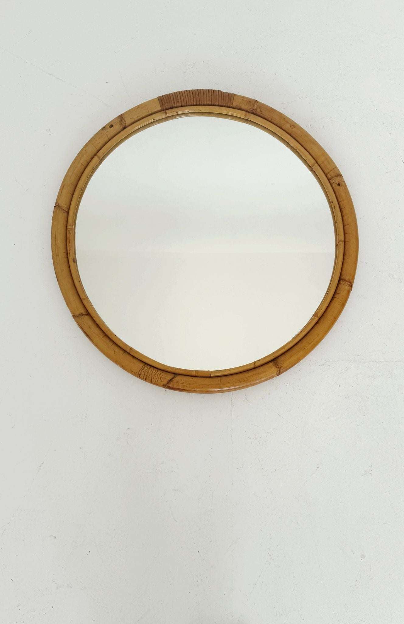 Round mirror with bamboo frame