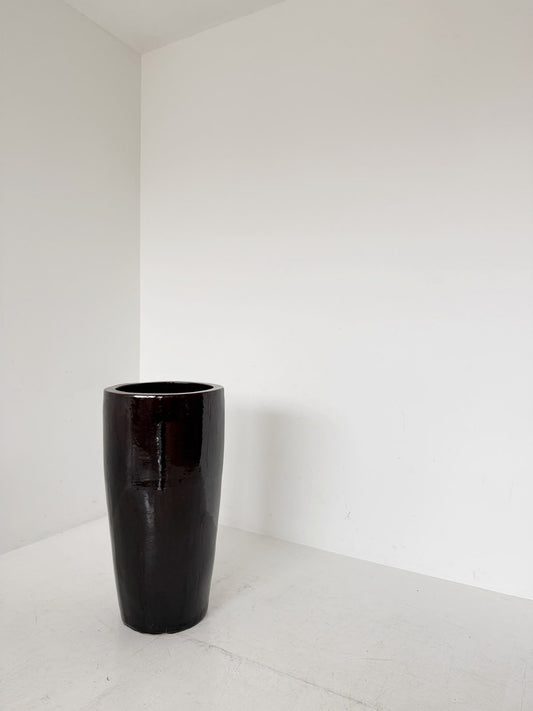 Vaso in pregiata ceramica con una spettacolare smaltatura lucida ad alto spessore.