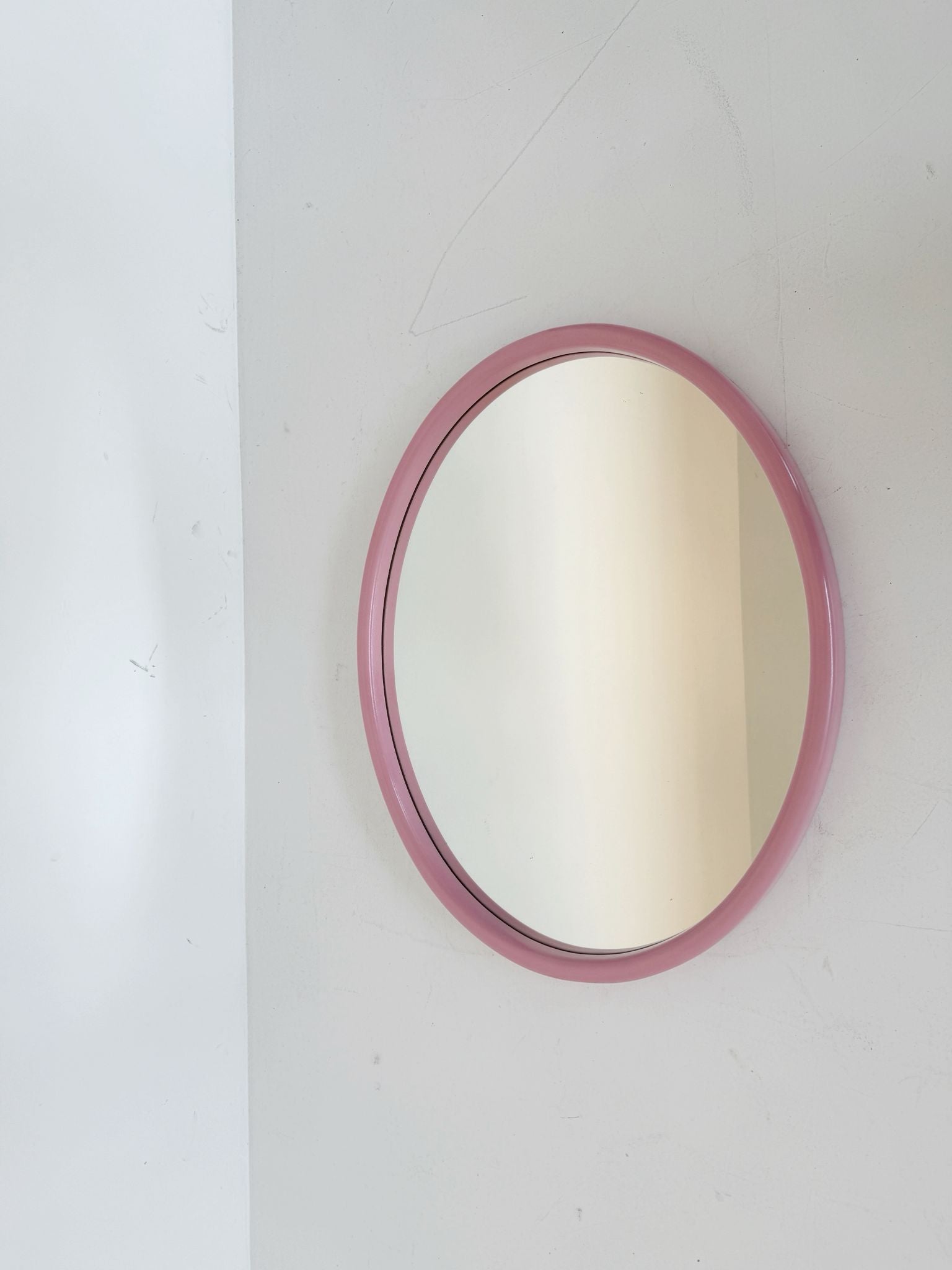 Specchio ovale da parete con cornice in legno