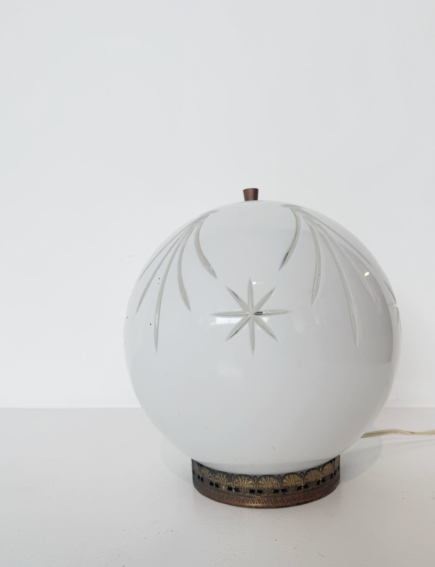 Table lamp with brass base