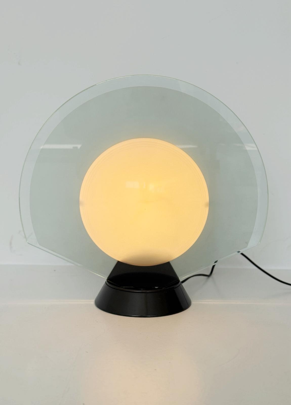 Lampada da tavolo Tikal 1555 di Pier Giuseppe Ramella, anni '80
